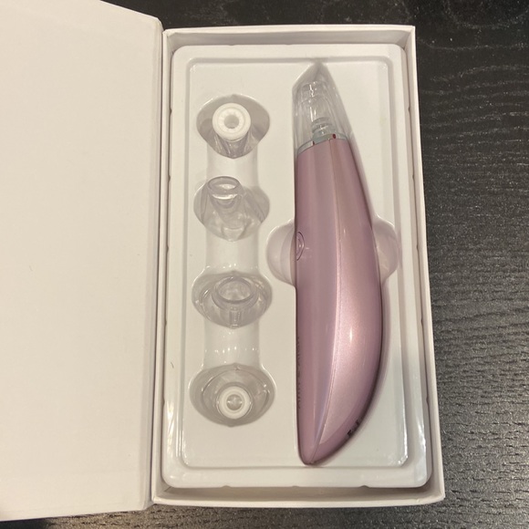 Blackhead Remover Vacuum - Picture 2 of 5
